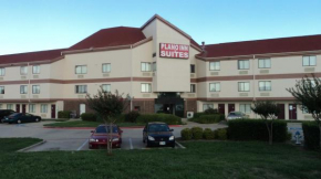 Отель Plano Inn & Suites  Плано